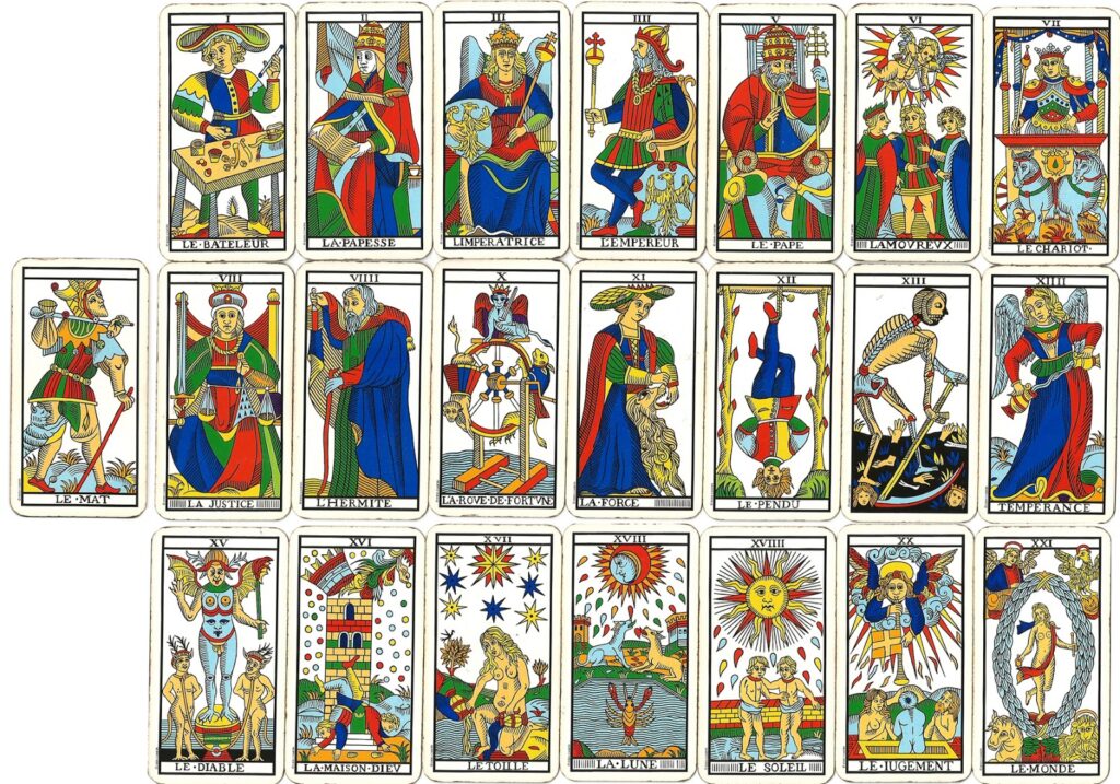 Come leggere i Tarocchi? Ecco 4 modi per leggere le carte + alcuni consigli